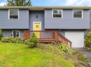 15 Blossomdale Cir, Hamlin, NY 14464