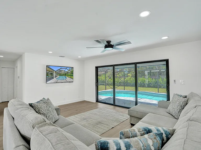 840 SW 3rd St — Photo 9