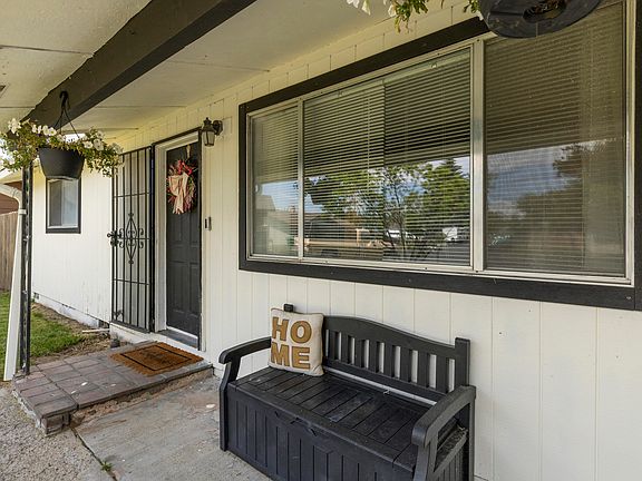 3rd image of 4912 Lorrayne Pl