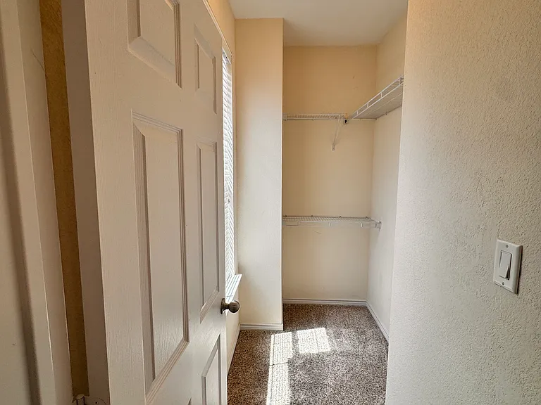 2116 Grove Park Ln — Photo 21