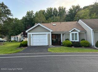 4 Turtle Cv, Stroudsburg, PA 18360