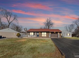 219 Lucinda Dr, Fairview Heights, IL 62208