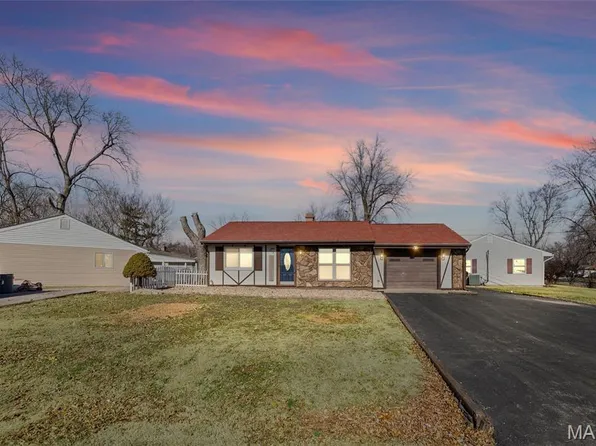219 Lucinda Dr, Fairview Heights, IL 62208