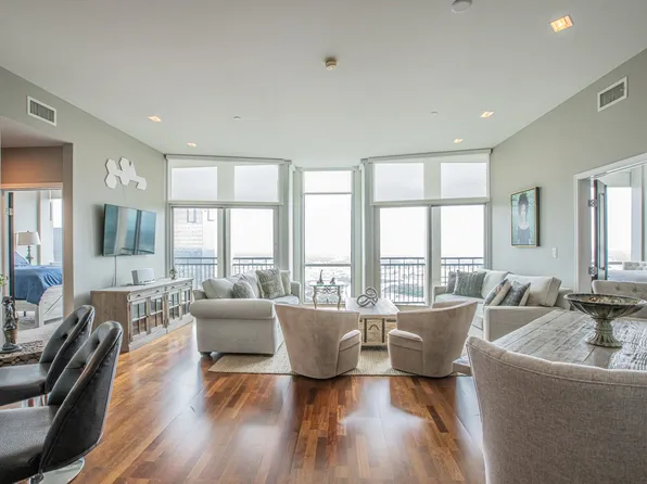 500 Throckmorton St APT 3301, Fort Worth, TX 76102