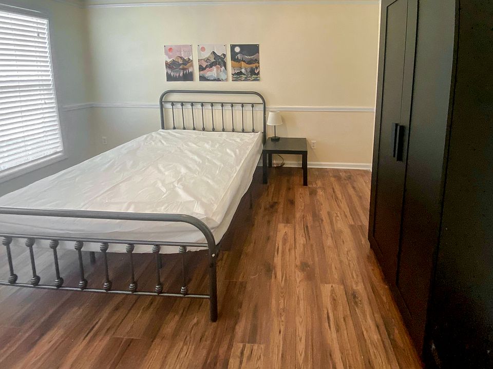 Nice large room next to the entrance.