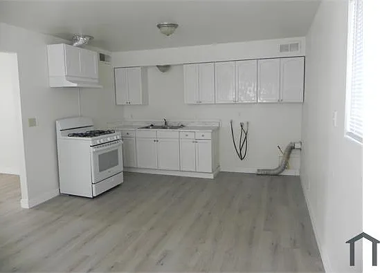 124 E Stanislaus St #202 — Photo 4