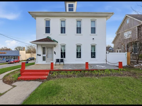 643 Villa St, Elgin, IL 60120