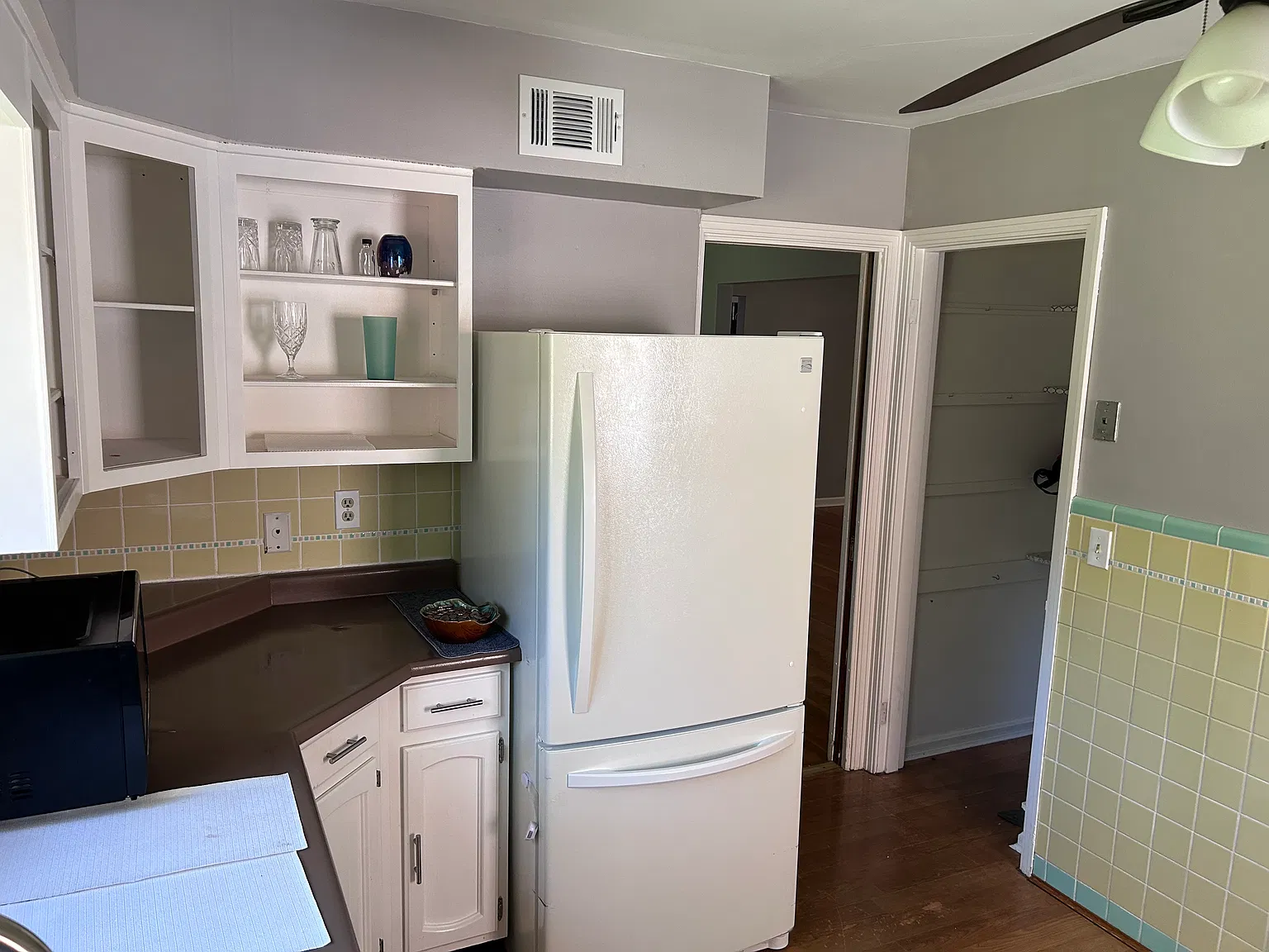 2 bed, 1.5 bath, 2105 sqft, $1,750 — Photo 3