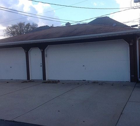 2nd image of 572 N Emroy Ave