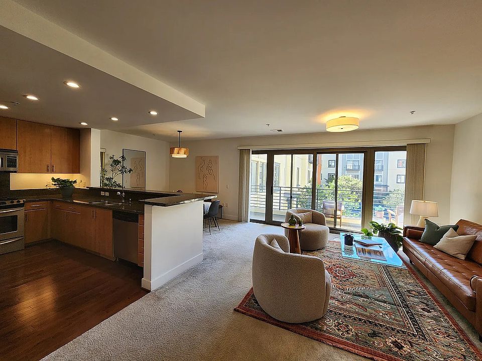 1st image of 438 W Grand Ave