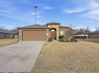 400 Highmeadow Dr, Aubrey, TX 76227