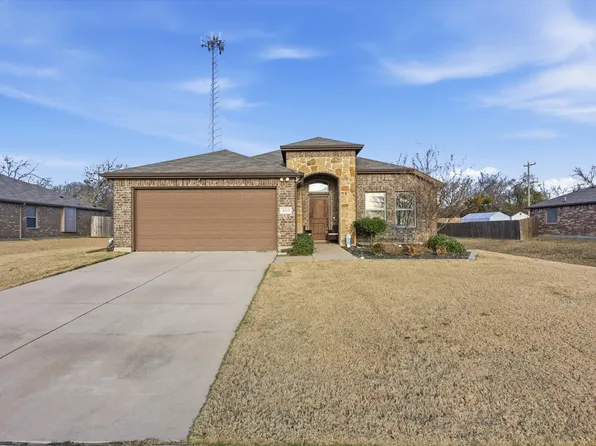 400 Highmeadow Dr, Aubrey, TX 76227