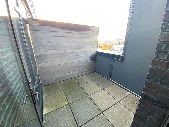 4th image of 504 Myrtle Ave #8GG
