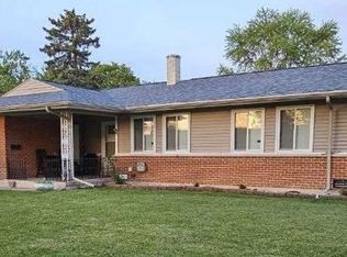 9 Ridgewood Rd, Elk Grove Village, IL 60007