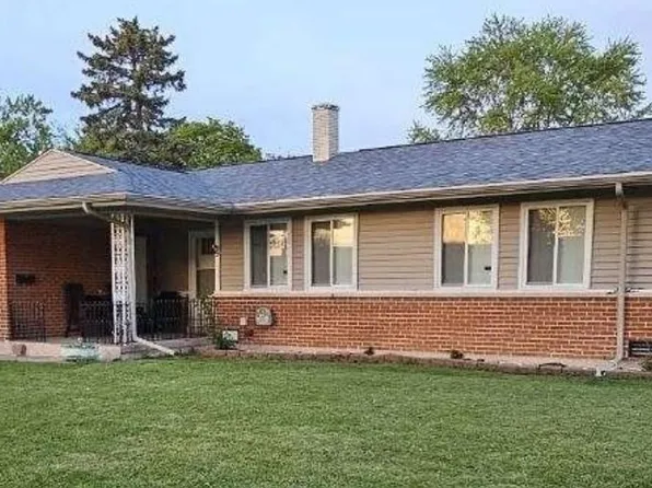 9 Ridgewood Rd, Elk Grove Village, IL 60007