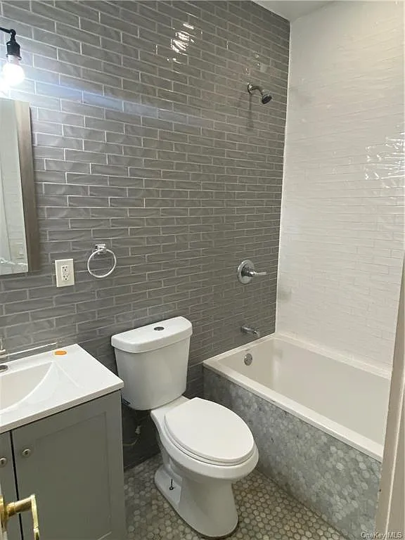 506 Warwick Street — Photo 2