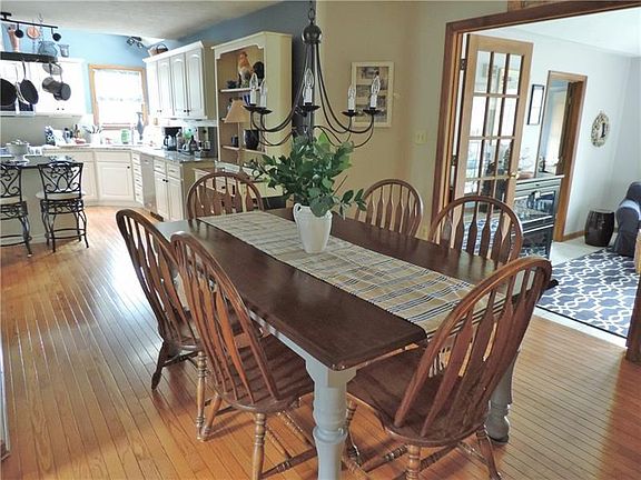 5th image of 136 Glenbrook Dr