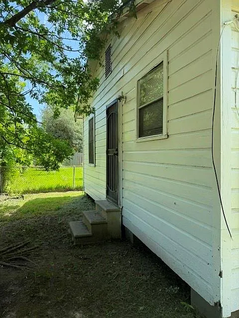 2 bed, 1.0 bath, 1080 sqft, $900 — Photo 4