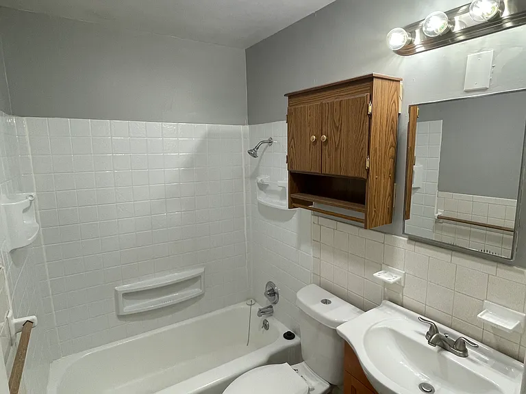 409 W Walnut St #B — Photo 5