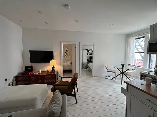 Rented by Yellowstone Equity Management Inc | media 4