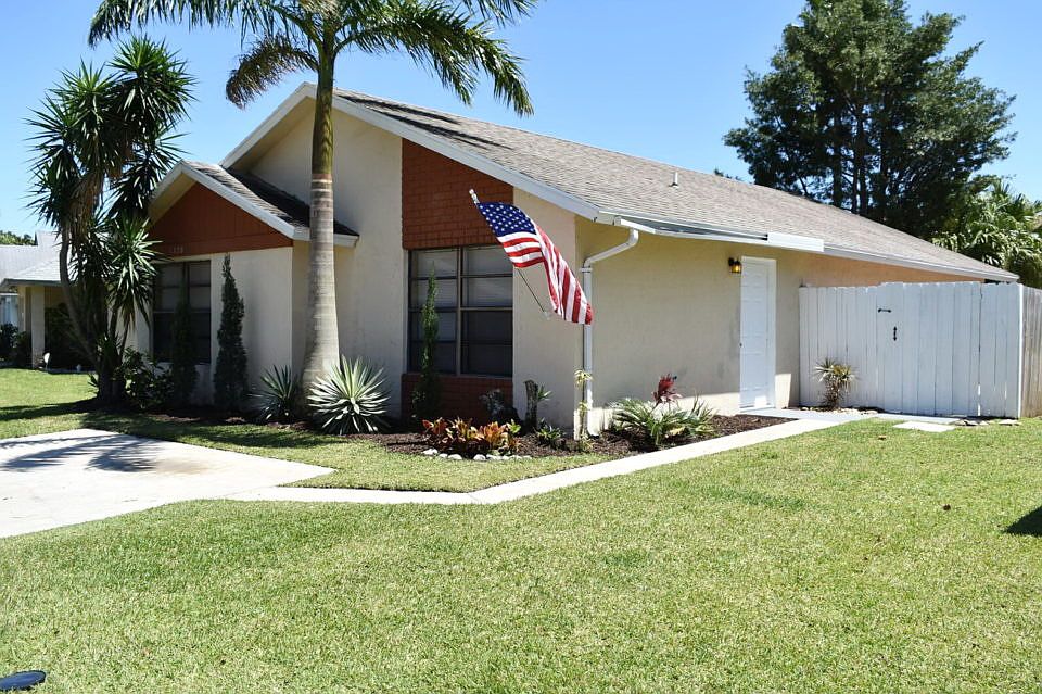 1st image of 1328 Pines Ln