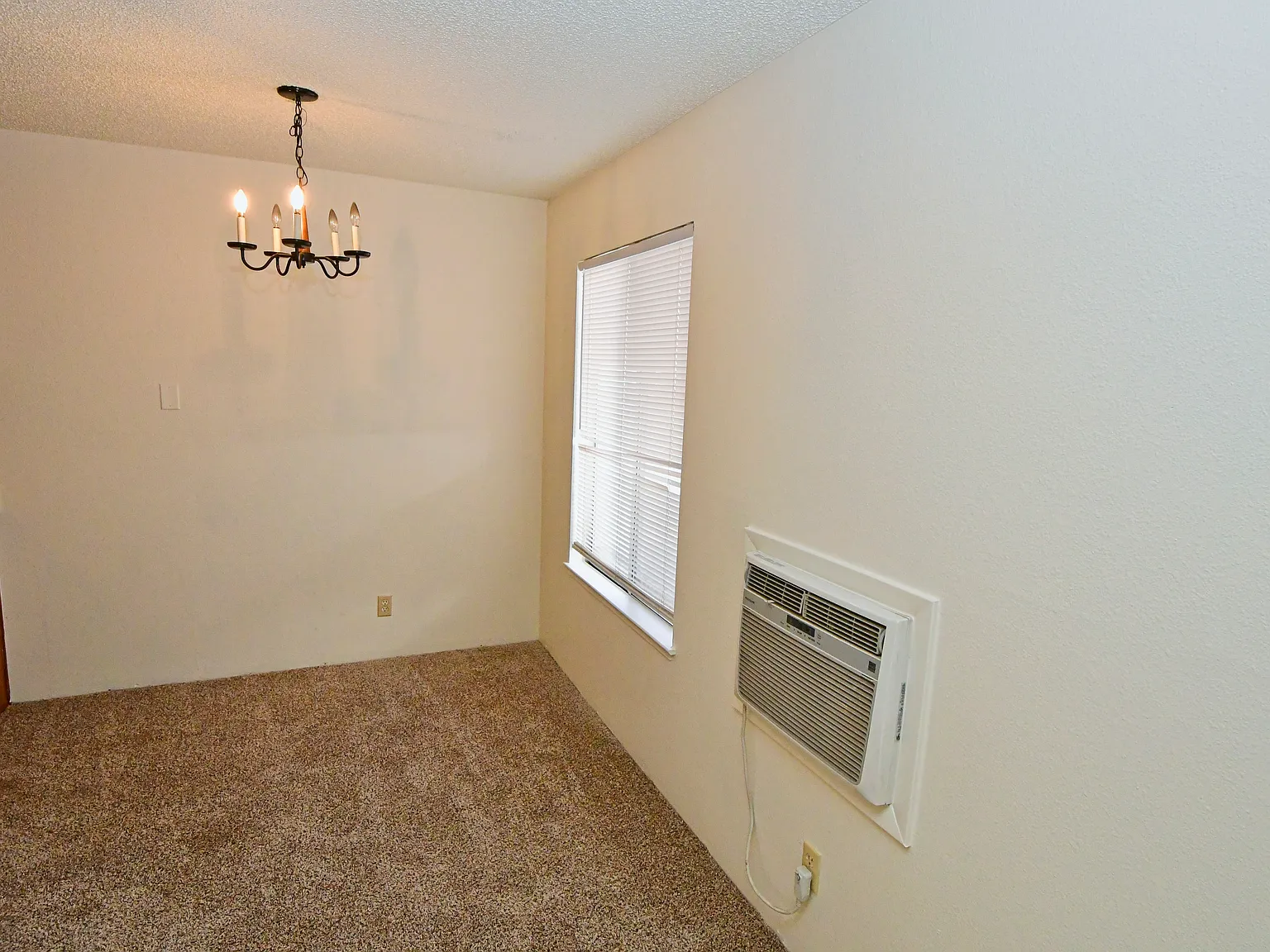 1 bed, 640 sqft, $1,300 — Photo 2