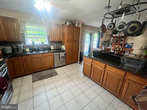 4th image of 1202 Hunter Blvd