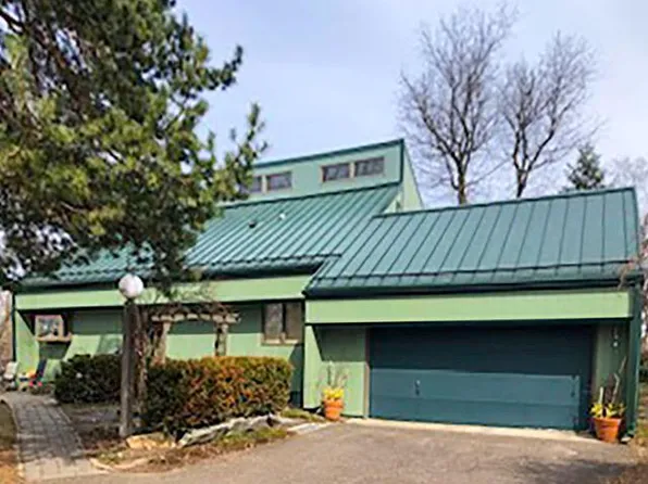 2468 Hamline Ave N, Roseville, MN 55113