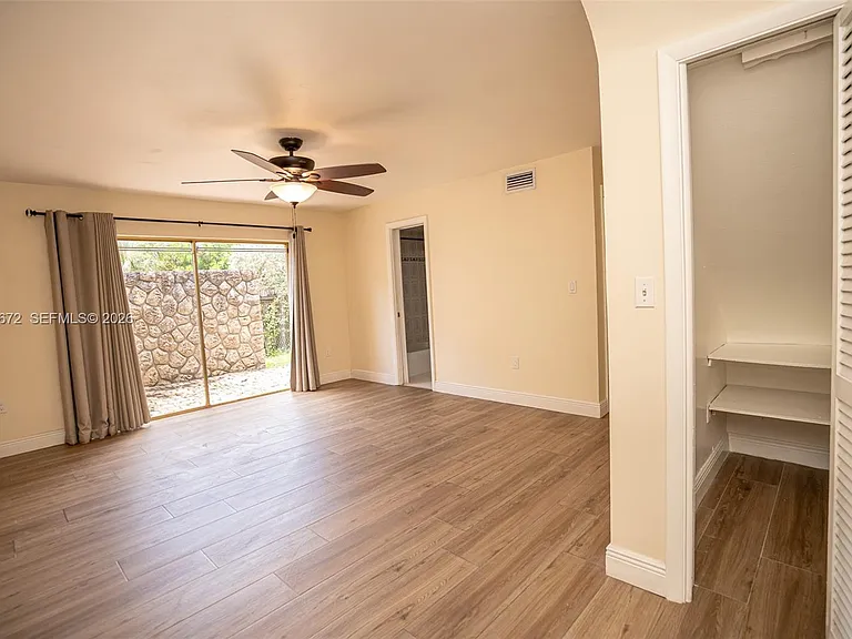 5613 Pierce St — Photo 24