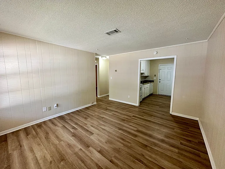 5820 Sanders Ave #F — Photo 2
