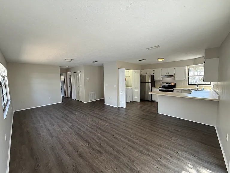 3061 Edgewood Ter — Photo 2