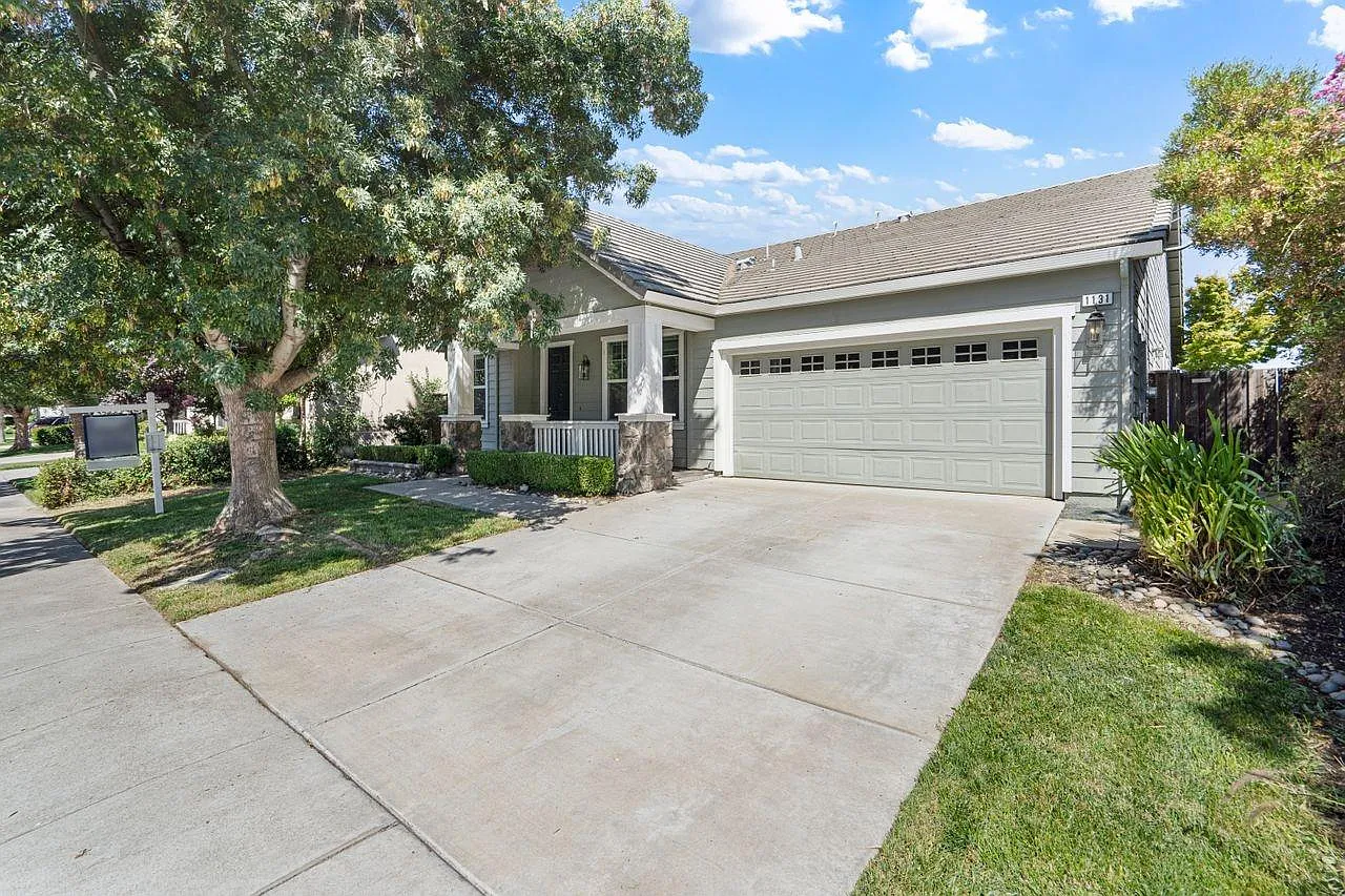 1131 Tulloch Dr photo 1