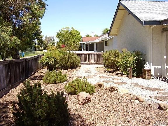 5th image of 136 White Sands Dr