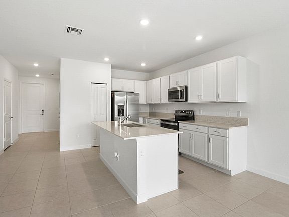 4th image of 640 SE Lake Falls St #640