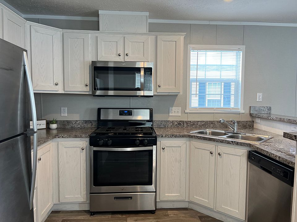 1st image of 5197 Chantelle Dr #133