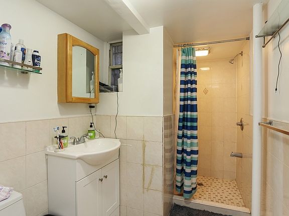 3rd image of 36 Bedford St APT 1