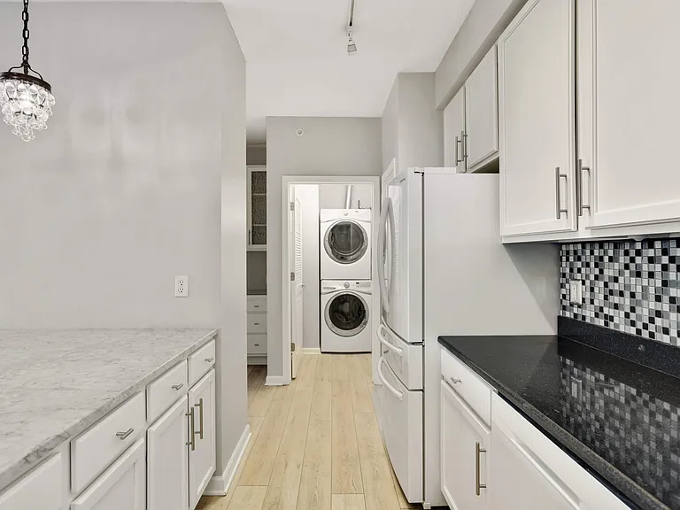 500 E Grant St — Photo 41
