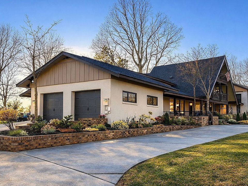 1st image of 3502 Panorama Dr SE
