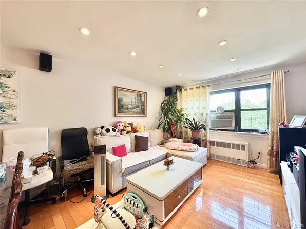 138-25 31 Drive #6L, Flushing, NY 11354