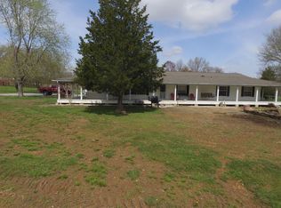 15225 N Hamilton Ln, Bluford, IL 62814