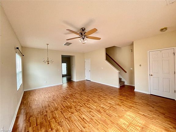 2nd image of 101 Queensberry Ct