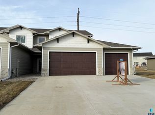 5925 S Spirea Ave, Sioux Falls, SD 57108