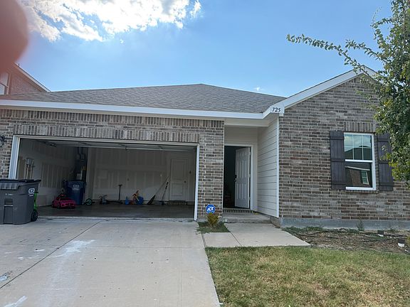 2nd image of 725 Yorkshire Dr