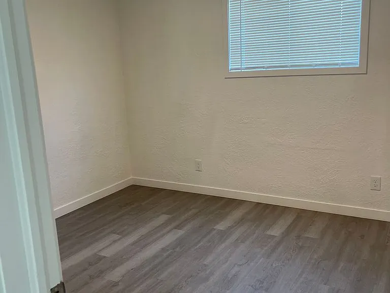 732 W Park St — Photo 11