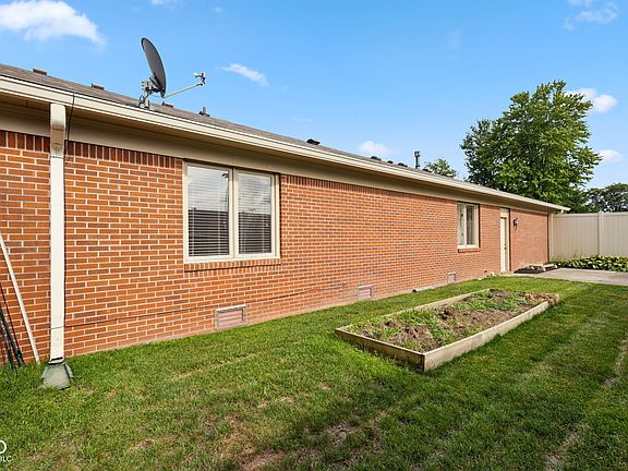 5th image of 8616 Cricket Tree Ln
