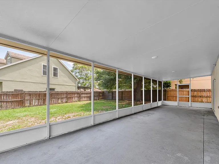 10825 Newbridge Dr — Photo 20