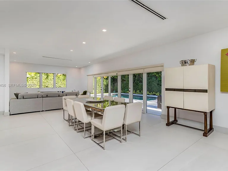 301 Shore Dr E — Photo 12