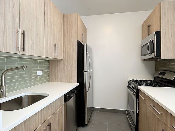 3rd image of 200 Water St APT 908