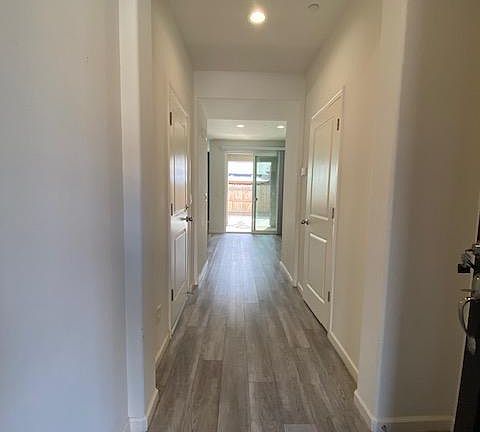 4th image of 884 Fir St W