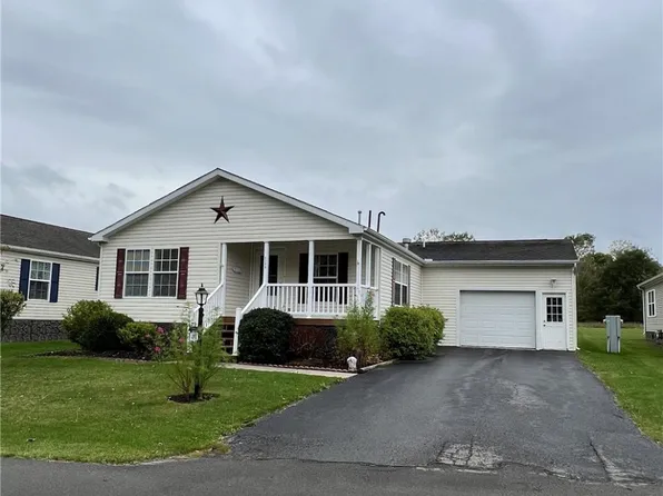 4240 Canalside Dr, Palmyra, NY 14522